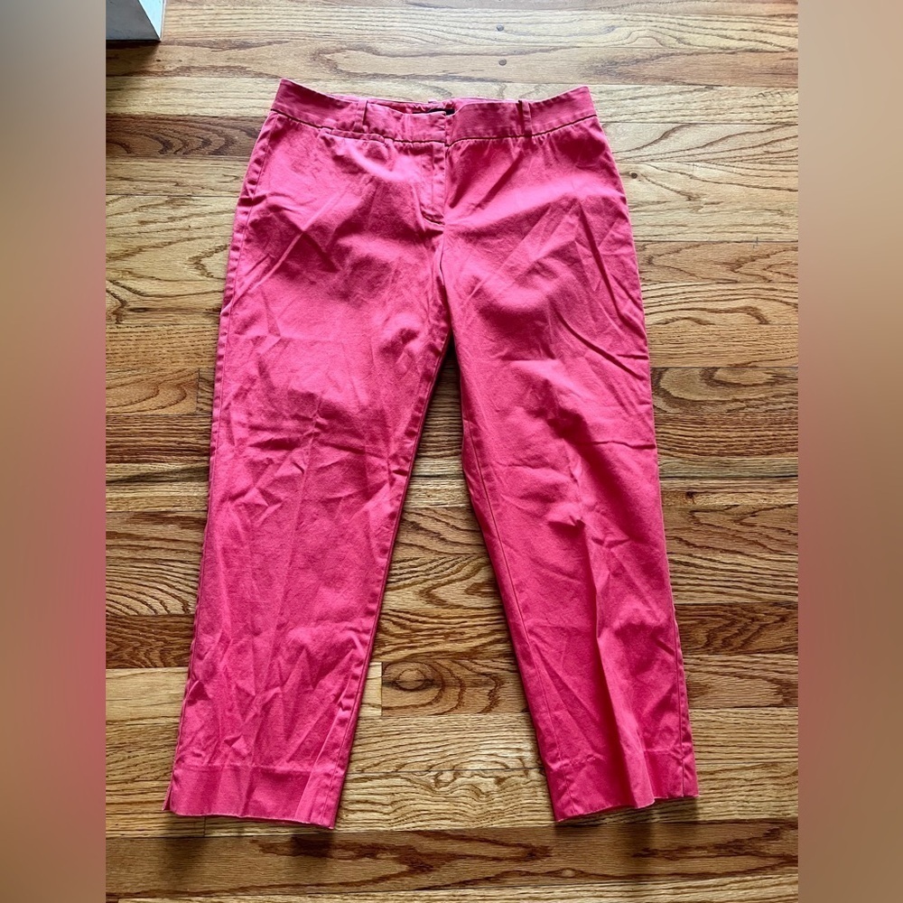 Talbots | Red Signature Cropped
Pant. Size 10